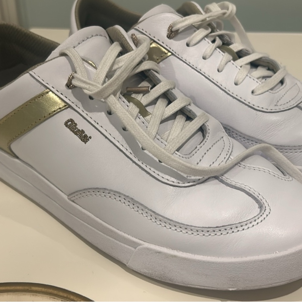 OluKai Ha’upu Sneakers White & Gold 9.5 - Picture 2 of 8